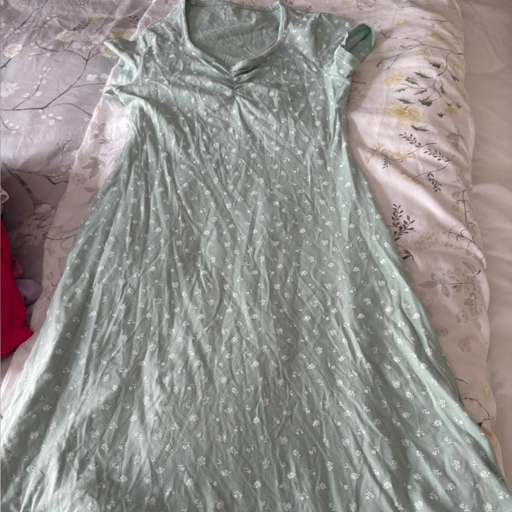 Primark Green Maxi Sundress with V-Neck and Short Sleeves